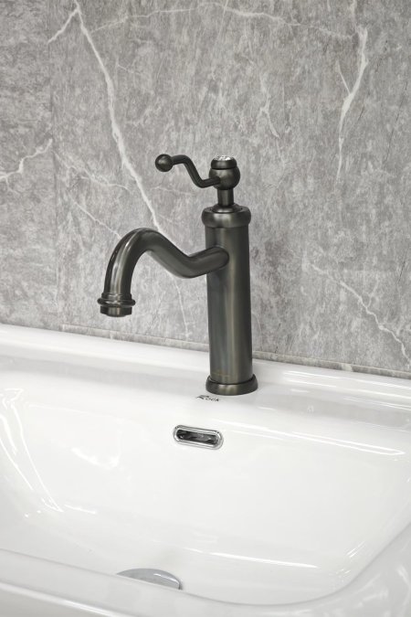 حنفية مغسلة أسود مطفي بتصميم كلاسيكي أنيق